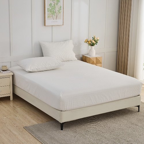White grounding fitted bed sheet